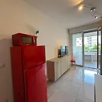 Bright Flat Near The In شقة بيبيوني