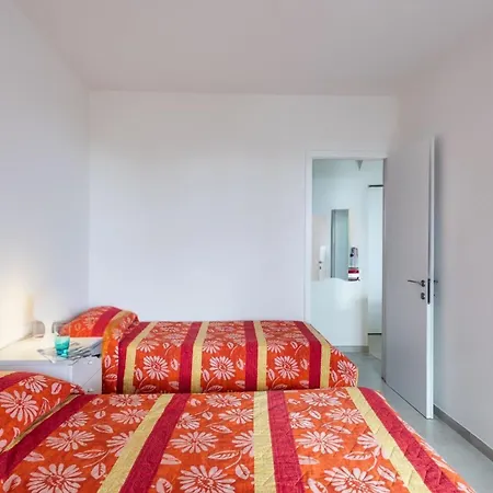 Bright Fllat Near The In Апартаменти