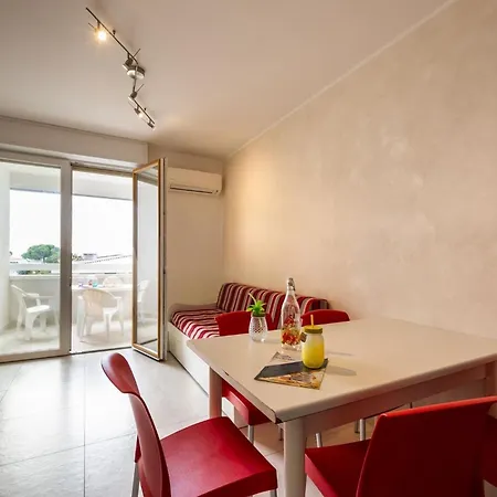 Bright Fllat Near The In *