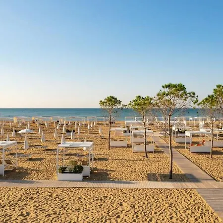 Bright Flat Near The In Appartamento Bibione